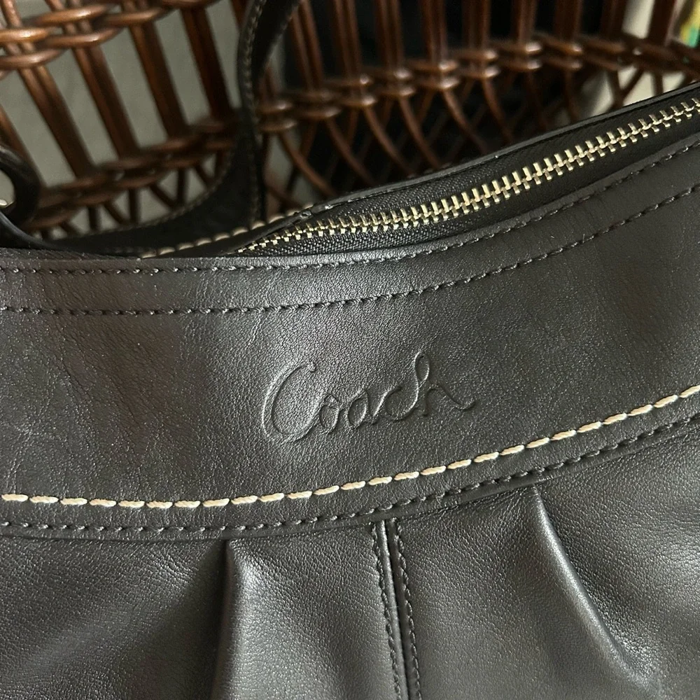 Coach SoHo Black Leather Shoulder Bag EUC - Picture 7 of 11
